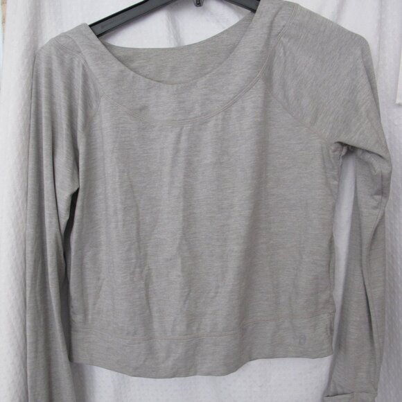 Asics Long Sleeve Top with Thumb Holes and Hand Cover Cuffs - Picture 1 of 11